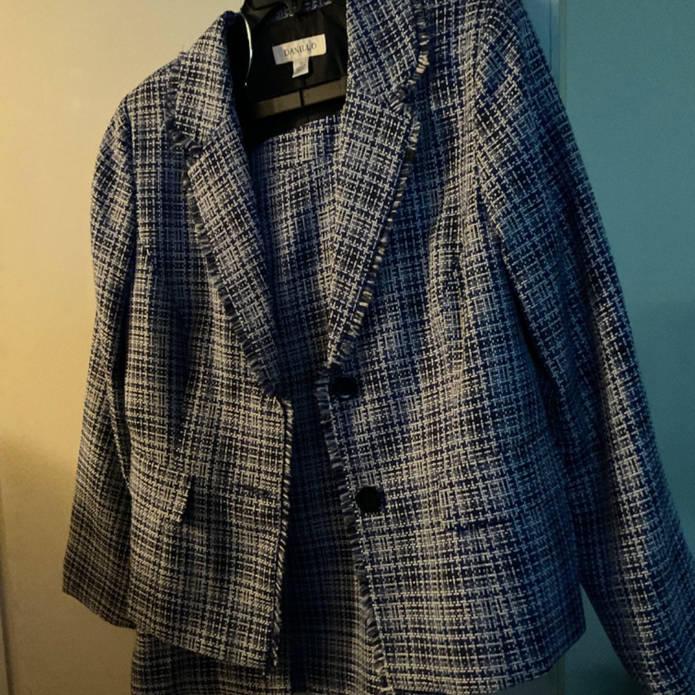 Danillo - Picture 2 of 2